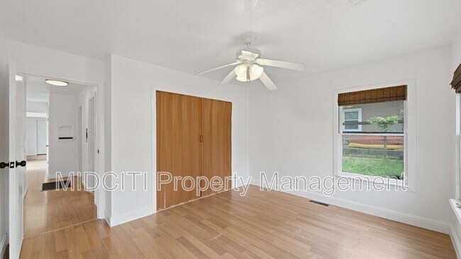 Building Photo - 1079 Canyon Dr