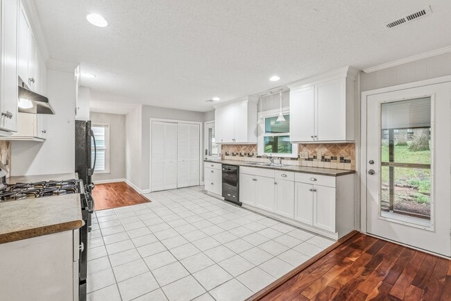Building Photo - (Coming Soon) Move-in Ready 3 Bedroom Ranch!!