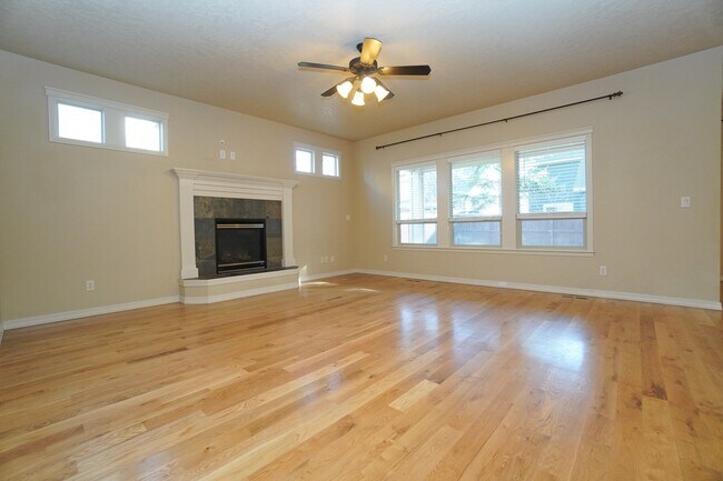 Building Photo - 2319 E Challis St