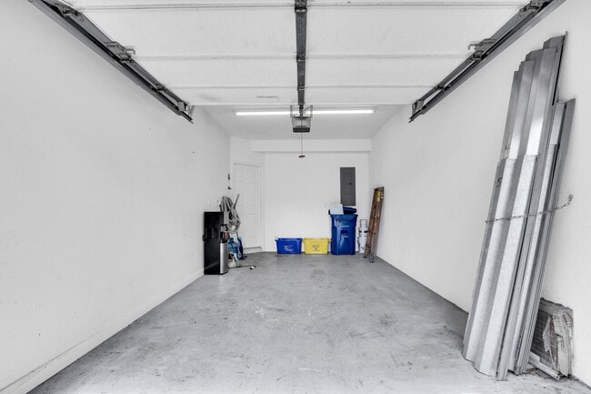 Building Photo - 3183 E Community Dr