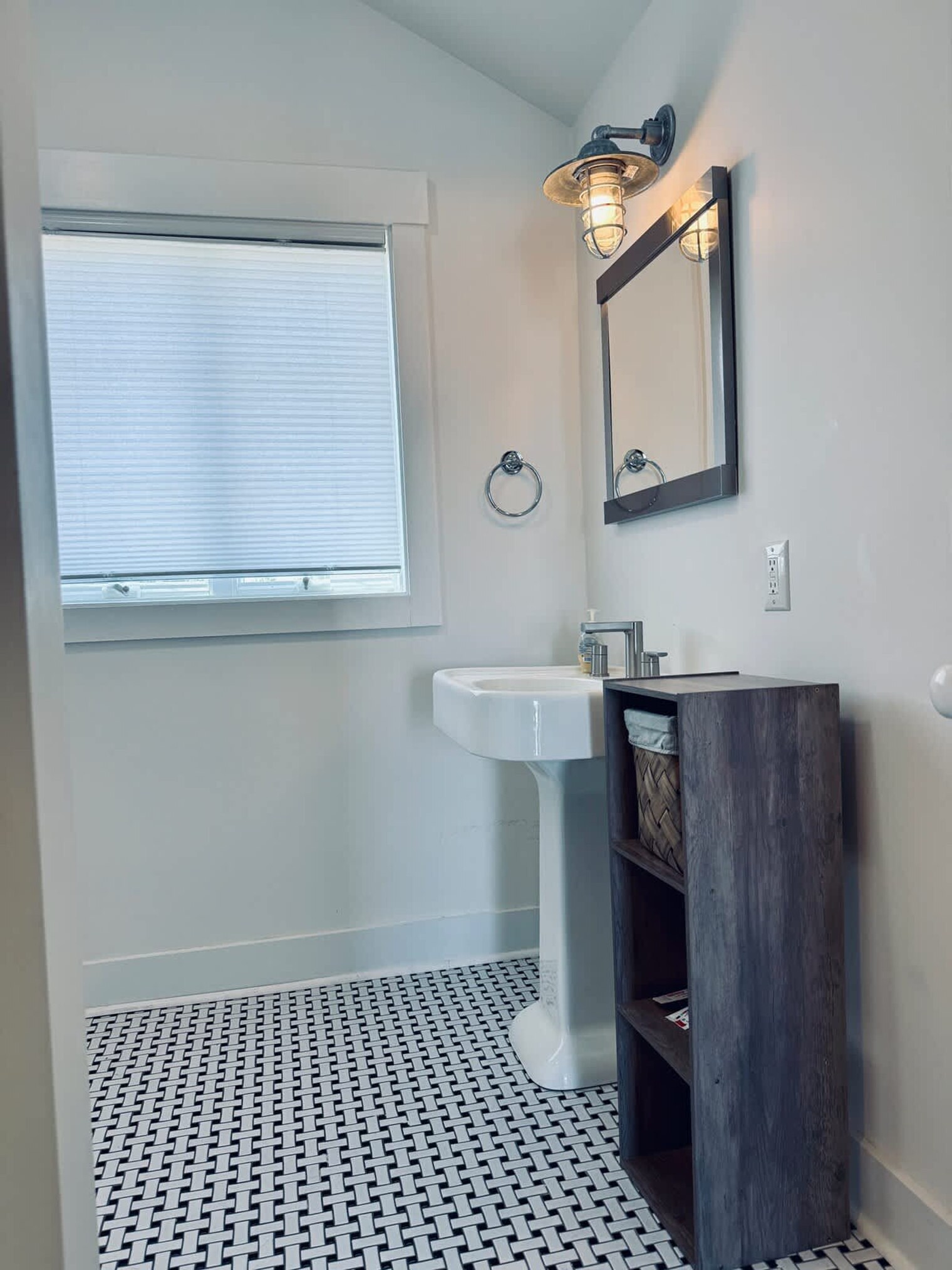 Building Photo - 15378 Holly Dr