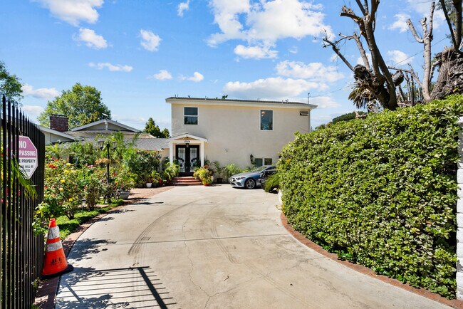 Building Photo - 17812 Parthenia St