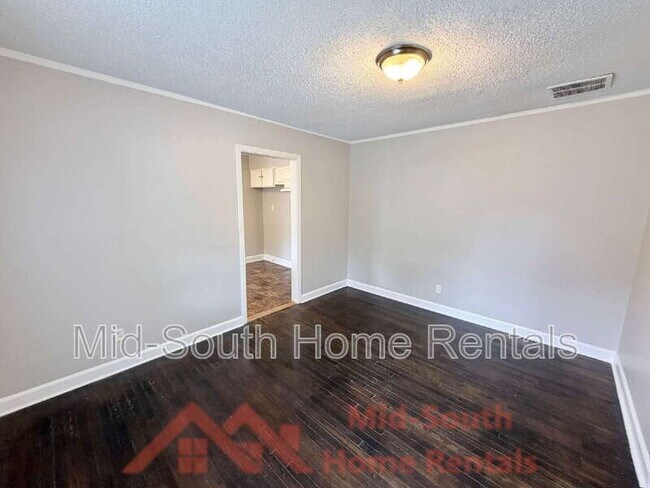 Building Photo - 1603 Delano Ave