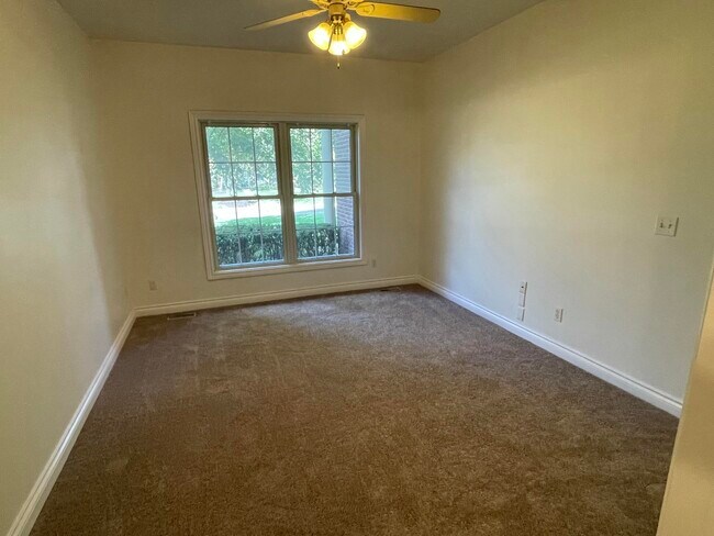 Building Photo - 45588 S Stonewood Rd