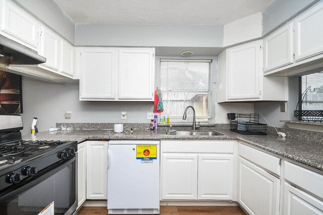 Building Photo - 15310 Barbarossa Dr