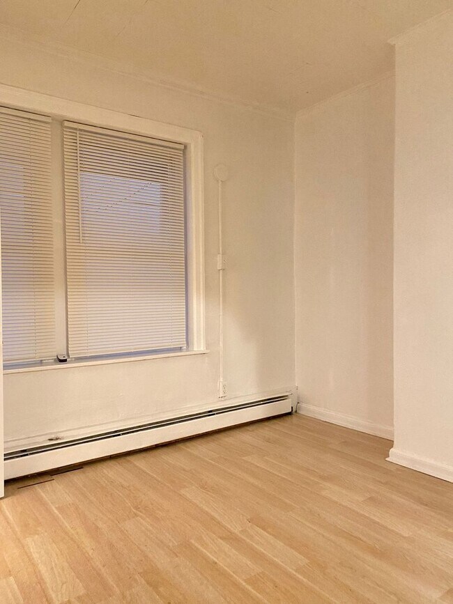 Building Photo - 6033 Elmwood Ave