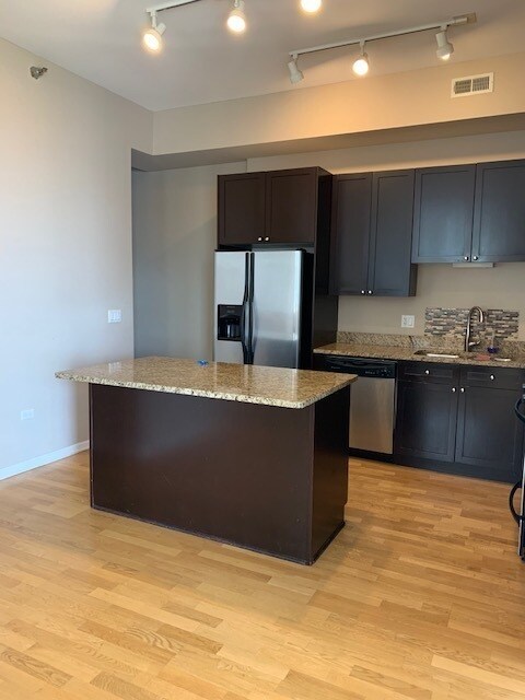 Building Photo - 1464 S Michigan Ave