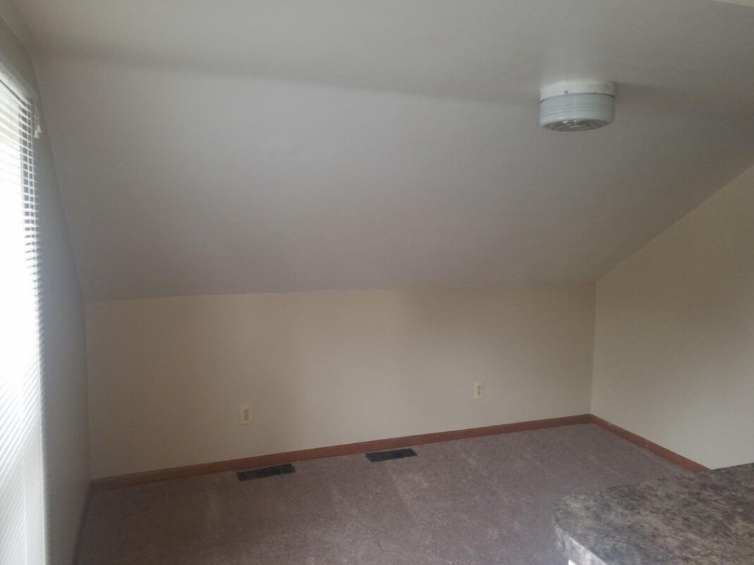 Building Photo - 55 Diamond Ave NE