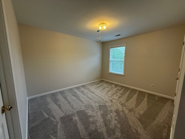 Building Photo - Charming Cul-de-Sac Living in the Heart of Greer