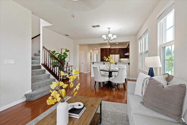 Building Photo - 501 Sugar Maple Ln