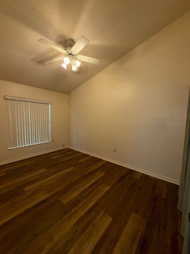 Building Photo - 250 Terrace Hill Blvd