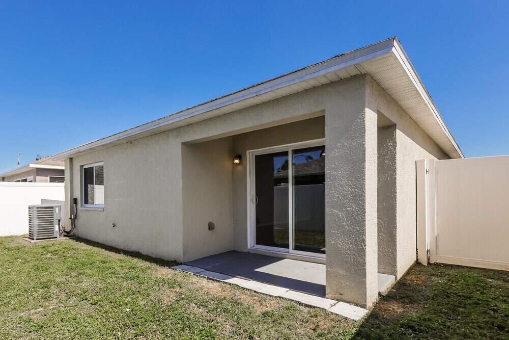Building Photo - 11751 Lynmoor Dr