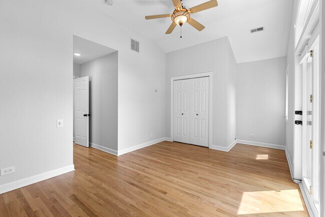 Building Photo - 2725 N Magnolia Ave