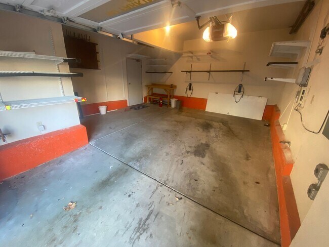 Building Photo - Epic Real Estate & Asso. Inc. - Beautiful, Spacious & Sunny 2 br/2ba Condo Available in Mission -...