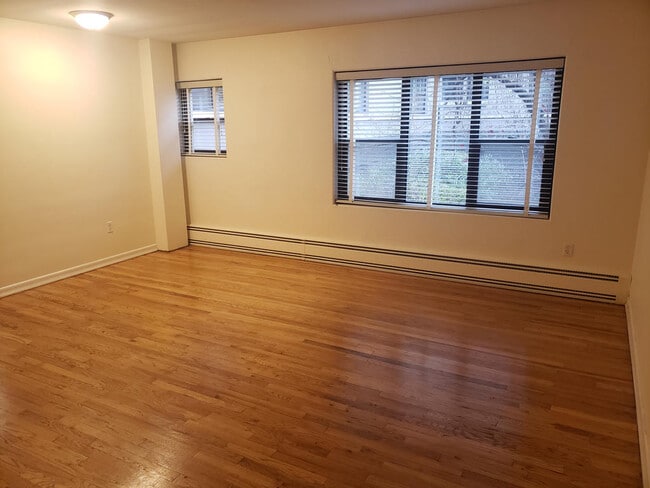 Building Photo - Bay Ridge Court - 2 bedrooms