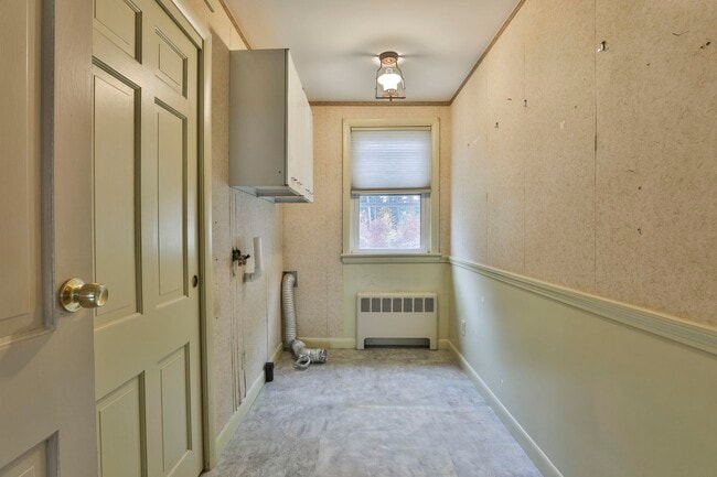 Building Photo - 334 S River Rd