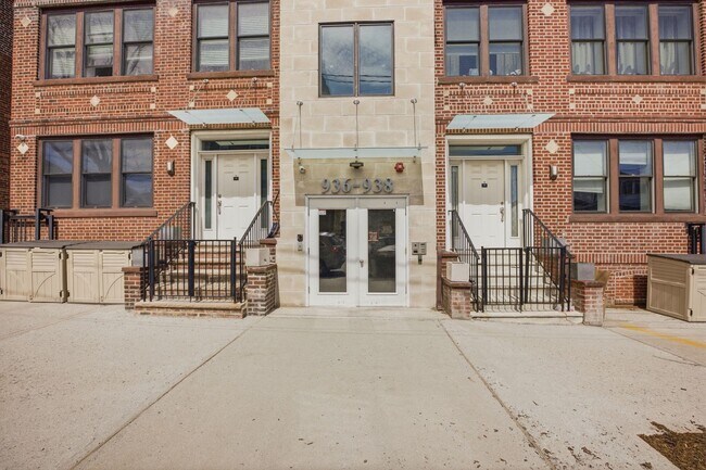 Building Photo - 936 Pavonia Ave