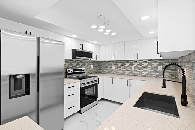 Building Photo - 800 Parkview Dr