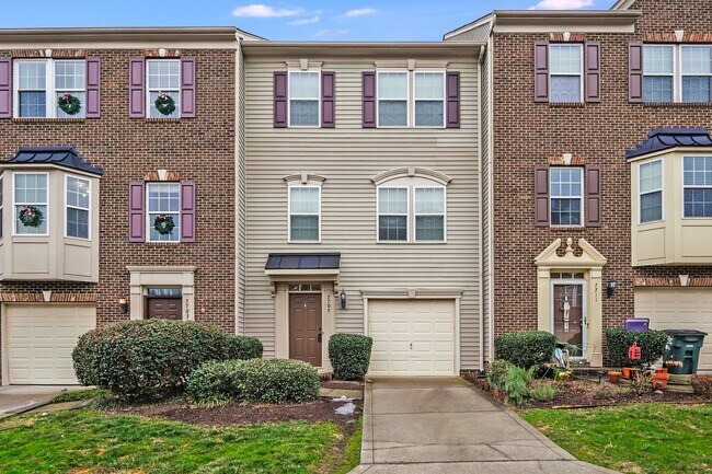 Building Photo - Townhomes at Ayrsley: Stunning 3-Bedroom Home with Modern Flair!