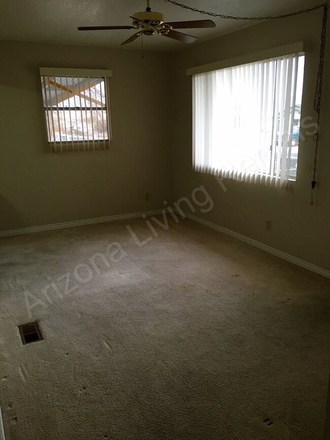 Building Photo - COZY TWO BEDROOM HOME