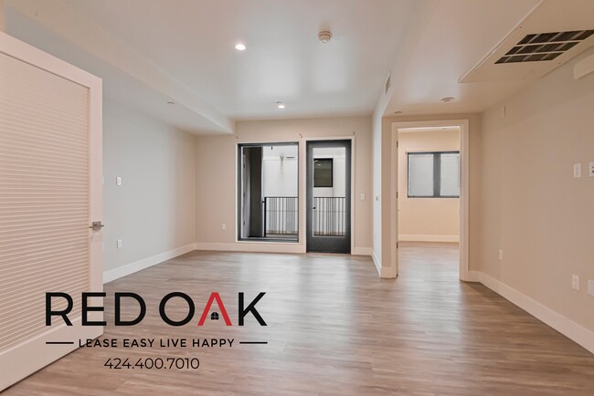 Building Photo - Gorgeous Two Bedroom with Central Heat and...