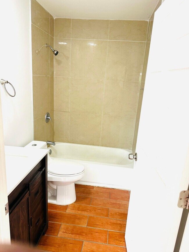 Building Photo - 1520 Barbarie Ln