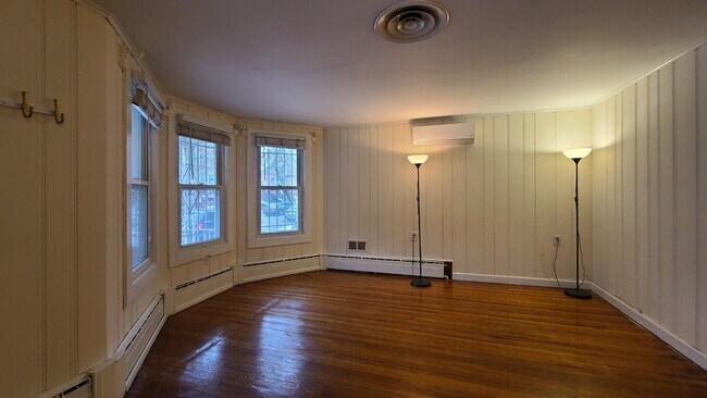 Primary Photo - 170 Belmont Ave