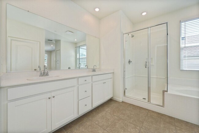 Building Photo - Fully Furnished Mid-term Rental