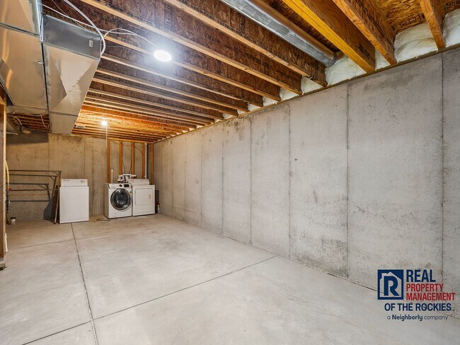 Building Photo - Beautiful 2 Bed 2.5 Bath Townhouse in West...