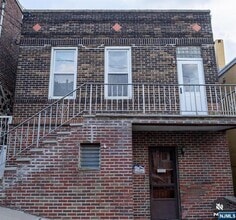 Building Photo - 1211 Hillside Pl