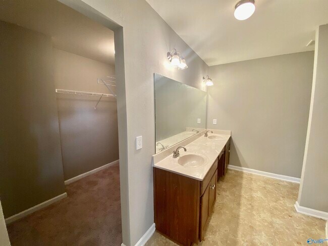 Building Photo - 3129 Lakeland Dr SW