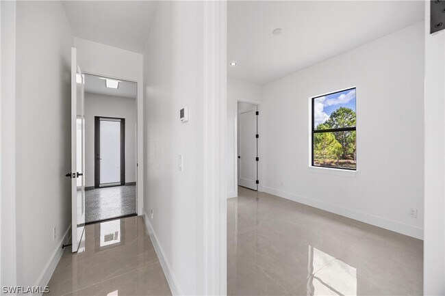 Building Photo - 1057 Halby Ave S