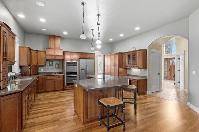 Building Photo - 5BED 4BATH - Beautiful Home with a Gorgeous View