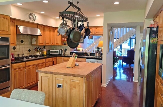 Building Photo - 1335 Landings Dr