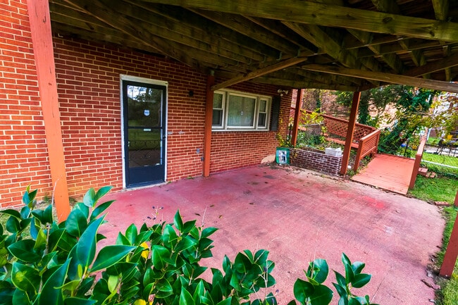 Building Photo - 5501 Auth Rd