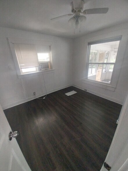 Building Photo - 211 S Oleander Ave
