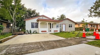 Building Photo - 1066 NW 112th St
