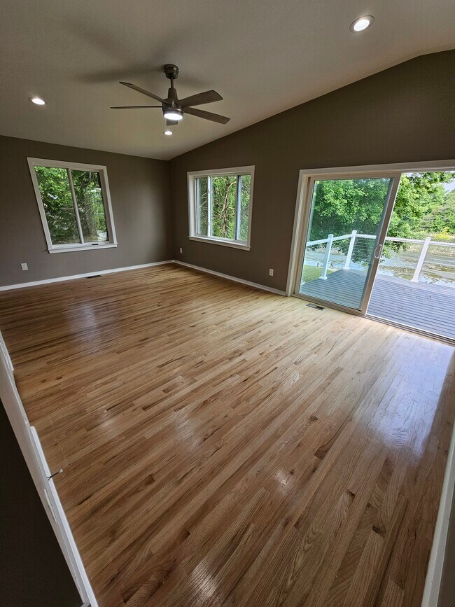 Building Photo - 4822 Hillcrest Dr