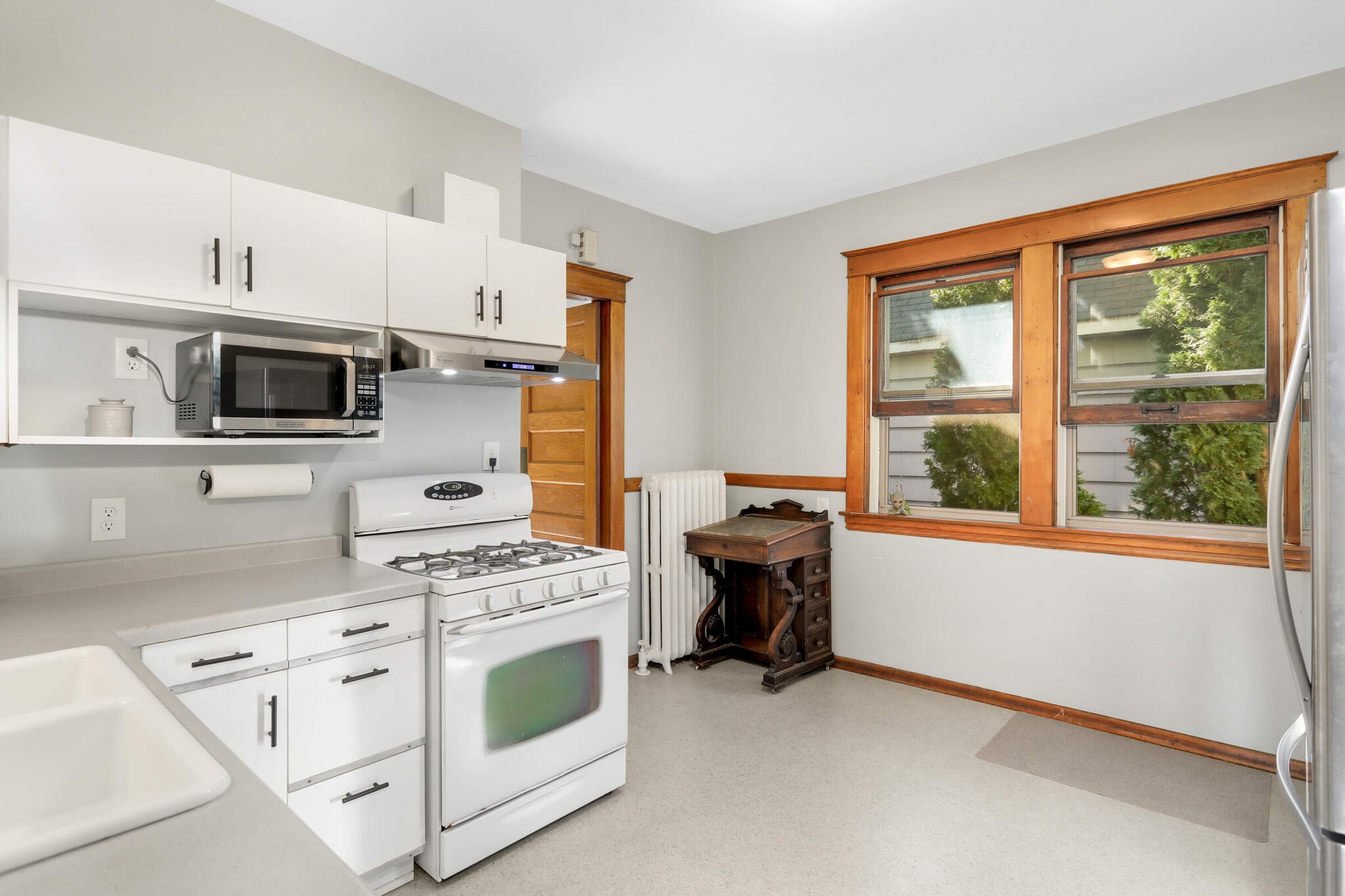 kitchen - 2220 26th Ave S