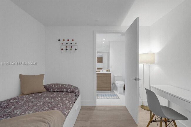 Building Photo - 121 NE 34th St