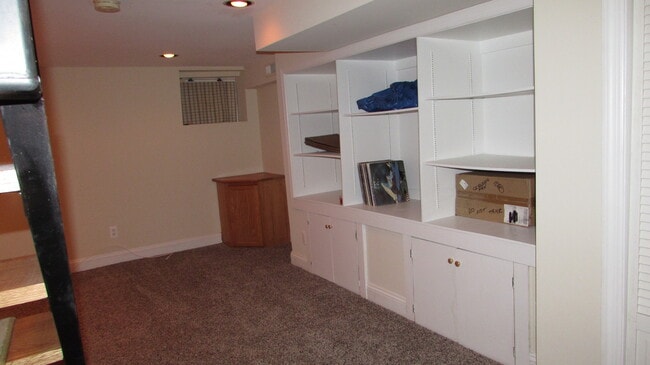 Building Photo - Amazing Rehab Townhome with Deck