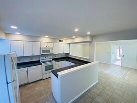 Building Photo - 4114 E Calle Redonda