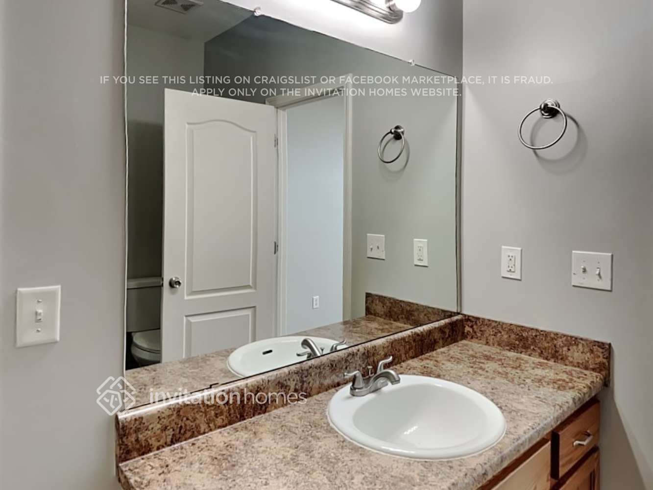 Building Photo - 605 City Park Dr