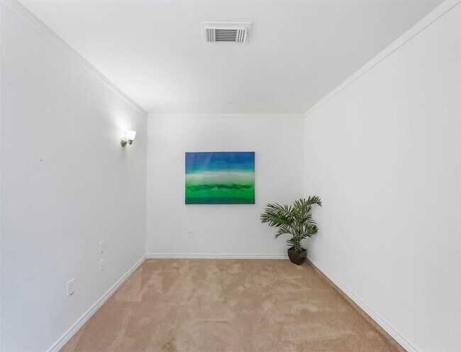 Building Photo - 5219 Bay Pines Dr