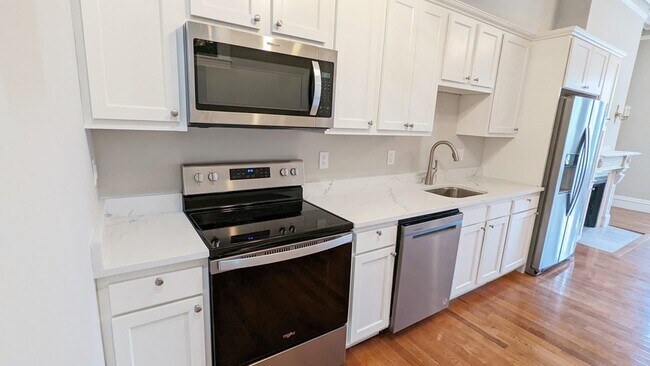 Building Photo - 387 Beacon St