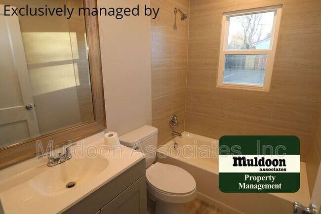 Building Photo - 2829 2nd Ave