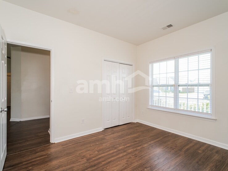 Building Photo - 1408 Parkland Way