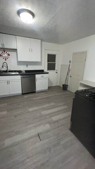 Building Photo - 3014 Nursery Ave