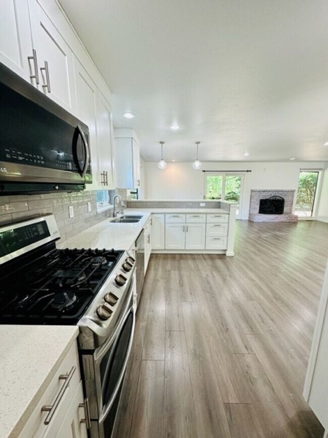 Building Photo - 3bd/2ba Duvall House