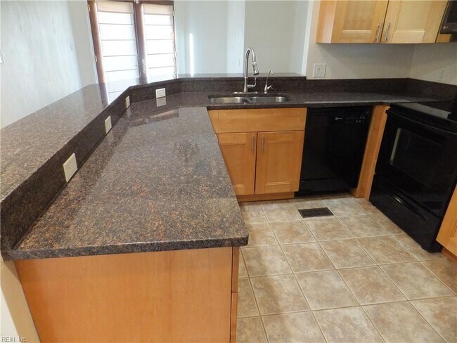 Building Photo - 4420 Clyde St